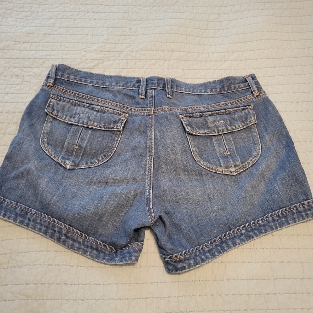 Old Navy Mid-Rise Women's Shorts Size 16